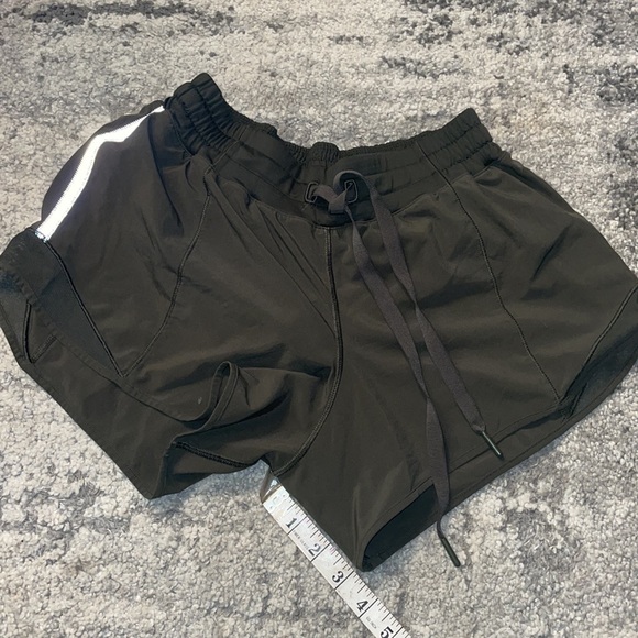 Lululemon Hotty Hot shorts Like New! - Picture 8 of 9
